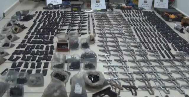 77 ilde silah kaçakçılarına operasyon! Aramalarda bin 877 silah ele geçirildi